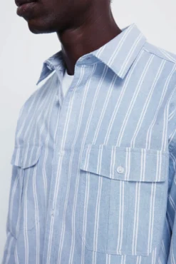 Camisa Oxford riscas com bolsos
