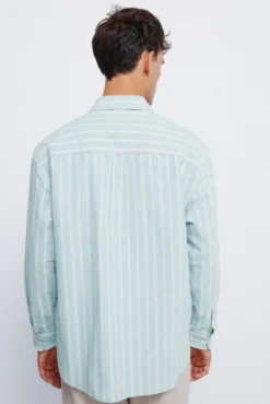 Camisa Oxford riscas com bolsos