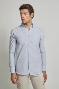 Camisa Oxford riscas com logótipo