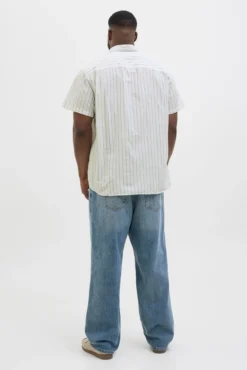 Camisa PLUS com ajuste relaxado