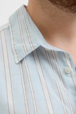 Camisa PLUS com ajuste relaxado