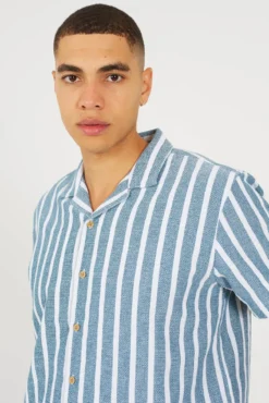 Camisa riscas com manga curta
