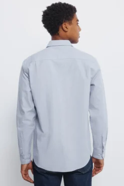 Camisa social estruturada