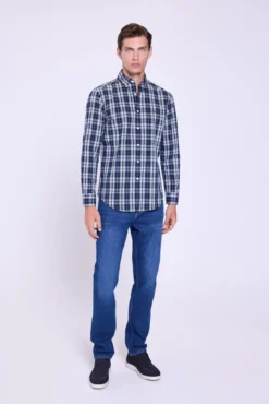 Camisa xadrez com caimento relaxado