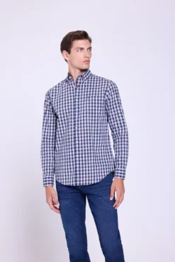 Camisa xadrez com caimento relaxado