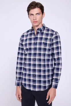 Camisa xadrez com caimento relaxado