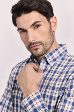 Camisa xadrez com caimento relaxado