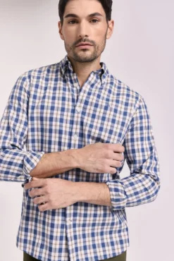 Camisa xadrez com caimento relaxado