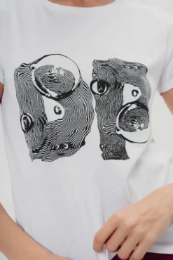 Camiseta Branca Vibrante