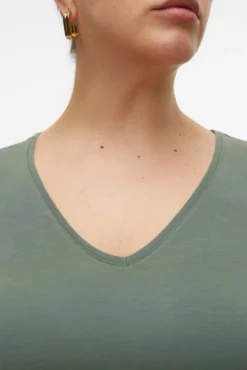 Camiseta básica com gola bico size
