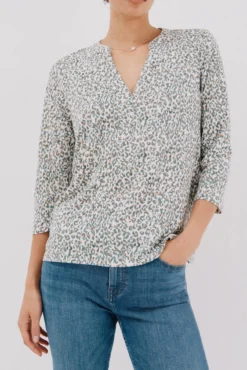 Camiseta básica decote mandarim
