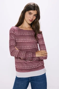 Camiseta com borda combinada