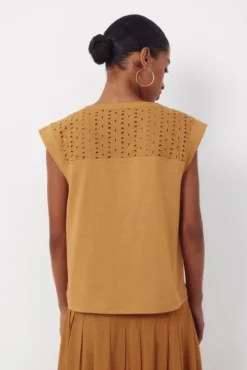 Camiseta com cintado = entallado traseira bordado