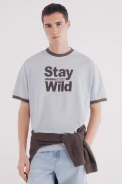 Camiseta com contraste Stay Wild