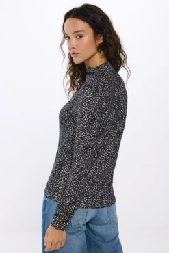 Camiseta com gola perkins de toque suave