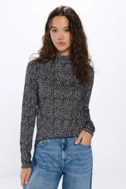 Camiseta com gola perkins de toque suave