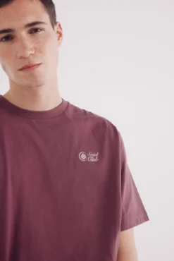 Camiseta com logo do clube Springfield
