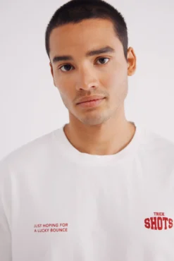 Camiseta com tacadas de truque