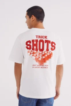 Camiseta com tacadas de truque
