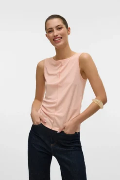 Camiseta de tirantes y cuello barco
