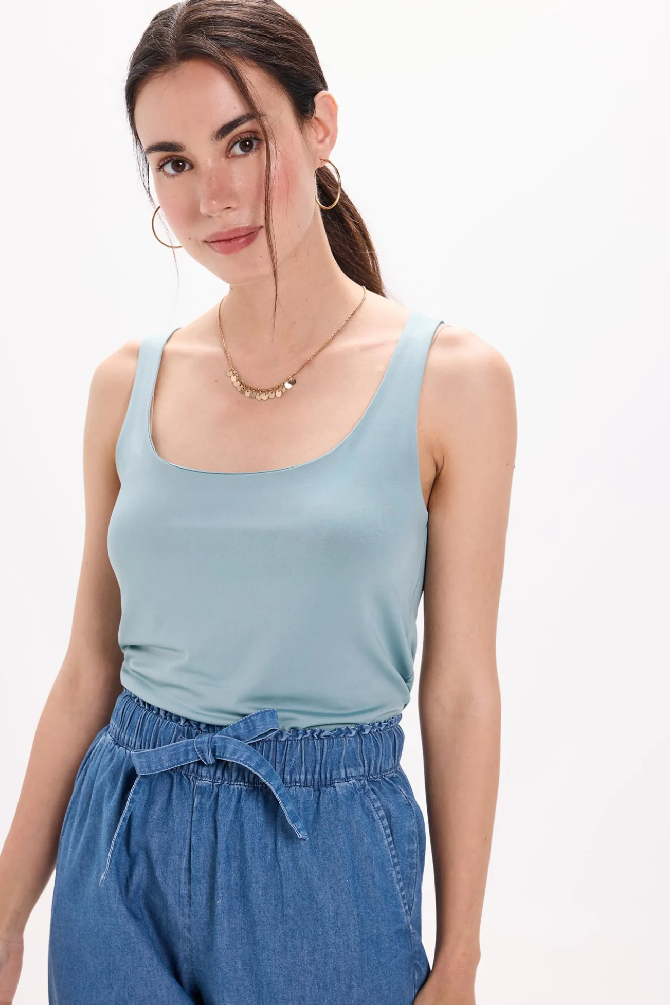 Camiseta elástica com alças largas