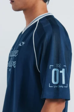 Camiseta esportiva de bico