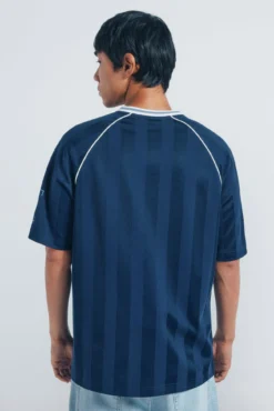 Camiseta esportiva de bico