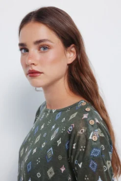 Camiseta estampada com efeito linho