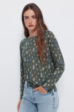 Camiseta estampada com efeito linho