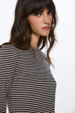 Camiseta justa riscas em lurex