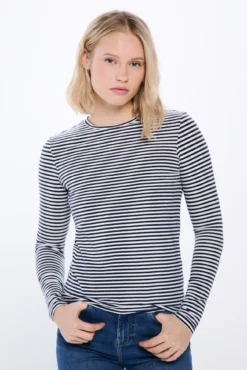 Camiseta justa riscas em lurex