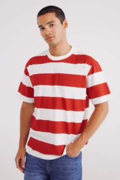 Camiseta listrada vermelha larga