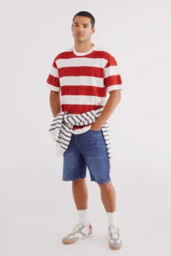 Camiseta listrada vermelha larga