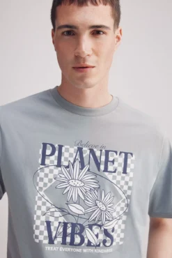 Camiseta planeta você vive