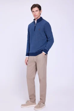 Camisola básica com meio fecho