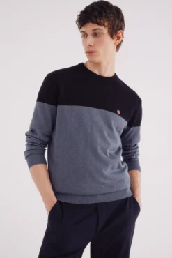 Camisola básico com blocos de cores