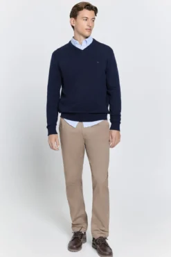 Camisola básico com gola em V