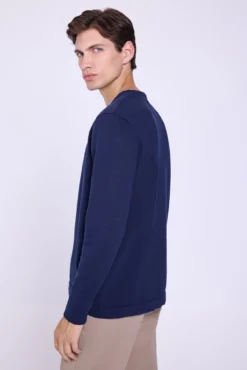 Camisola básico de gola redonda