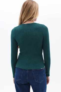 Camisola com detalhe de fecho