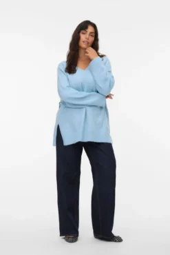 Camisola com gola em V curvo
