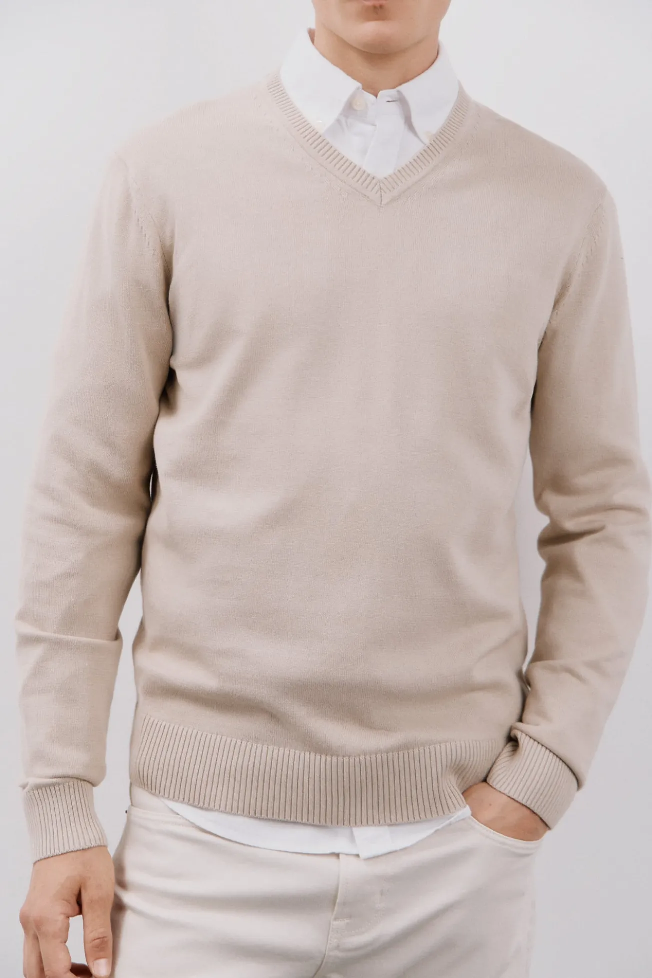 Camisola de algodão com gola em bico básica