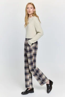 Camisola decote em V com fio metálico
