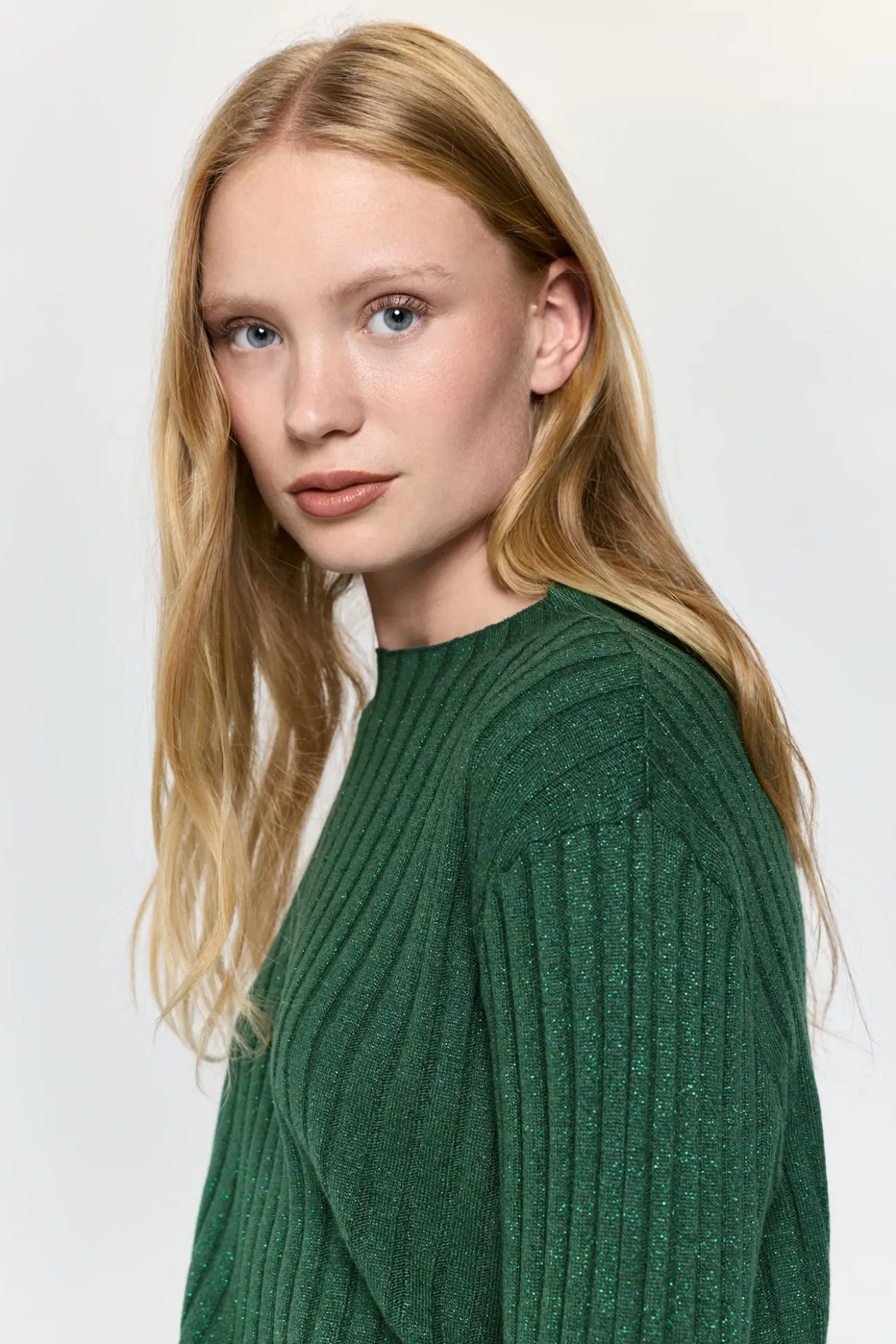 Camisola decote em V com fio metálico