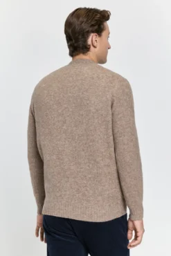 Camisola de gola caixa com corte regular