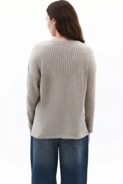 Camisola de gola em bico