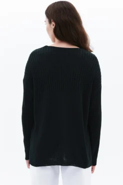 Camisola de gola em bico