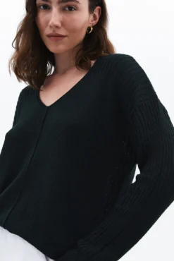 Camisola de gola em bico