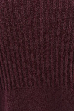 Camisola de gola em bico