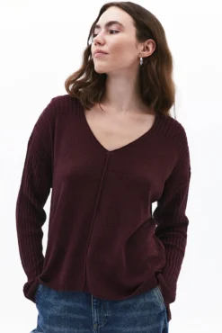 Camisola de gola em bico