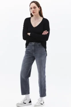 Camisola de gola em bico